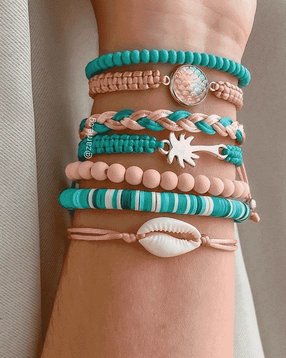 Pulseras infantiles de cuentas y bandas de colores