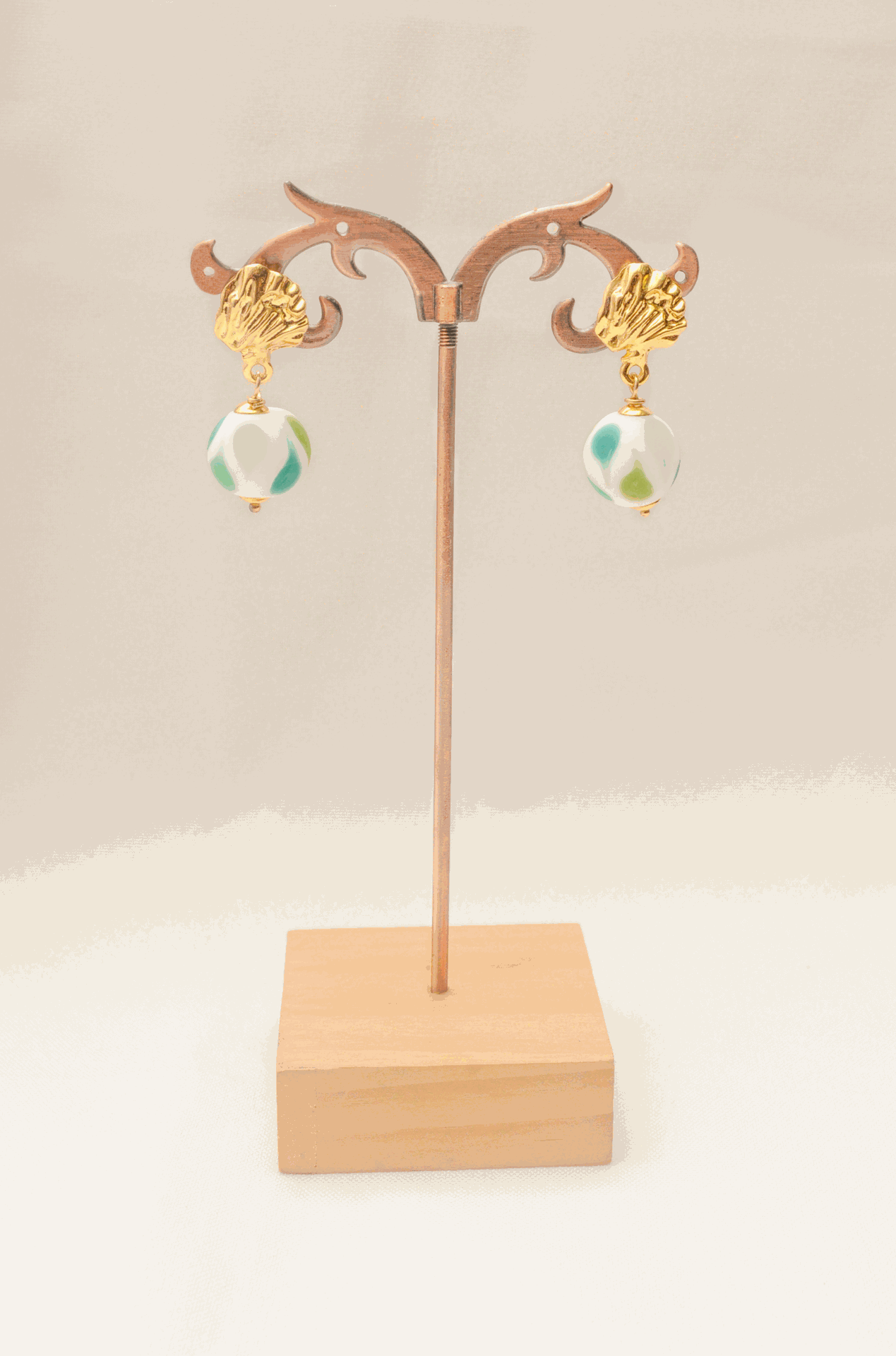 Cuenta lampwork de vidrio soplado con decoración floral