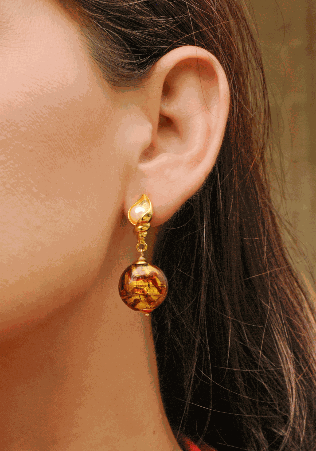 Cuenta de vidrio lampwork con detalles internos hechos a la llama