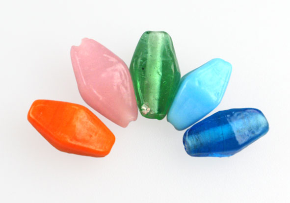 Vidrio hindu 535 8x12mm varios colores x und