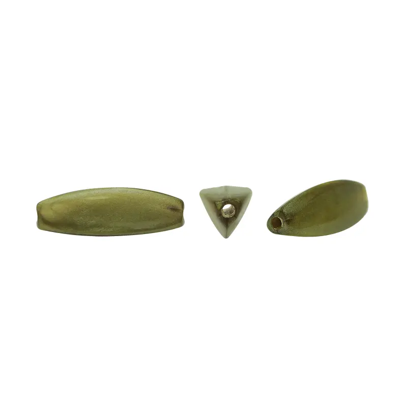 Cuenta plastica triangular 8x28mm verde x 1/4 lb
